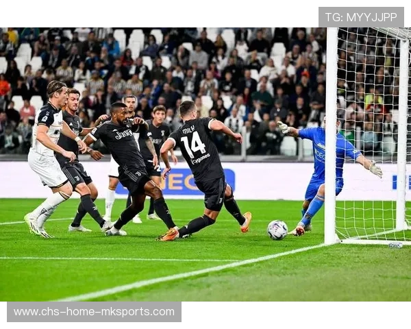 尤文米利克轻巧挑射越过门区，精彩瞬间为球队注入新生