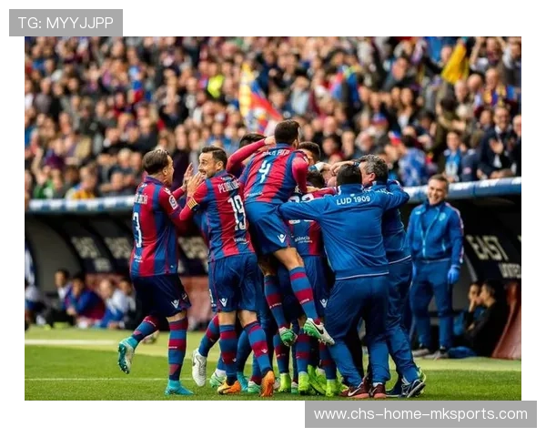 莱万特内部赛中布赖恩连续完成爆发性突破